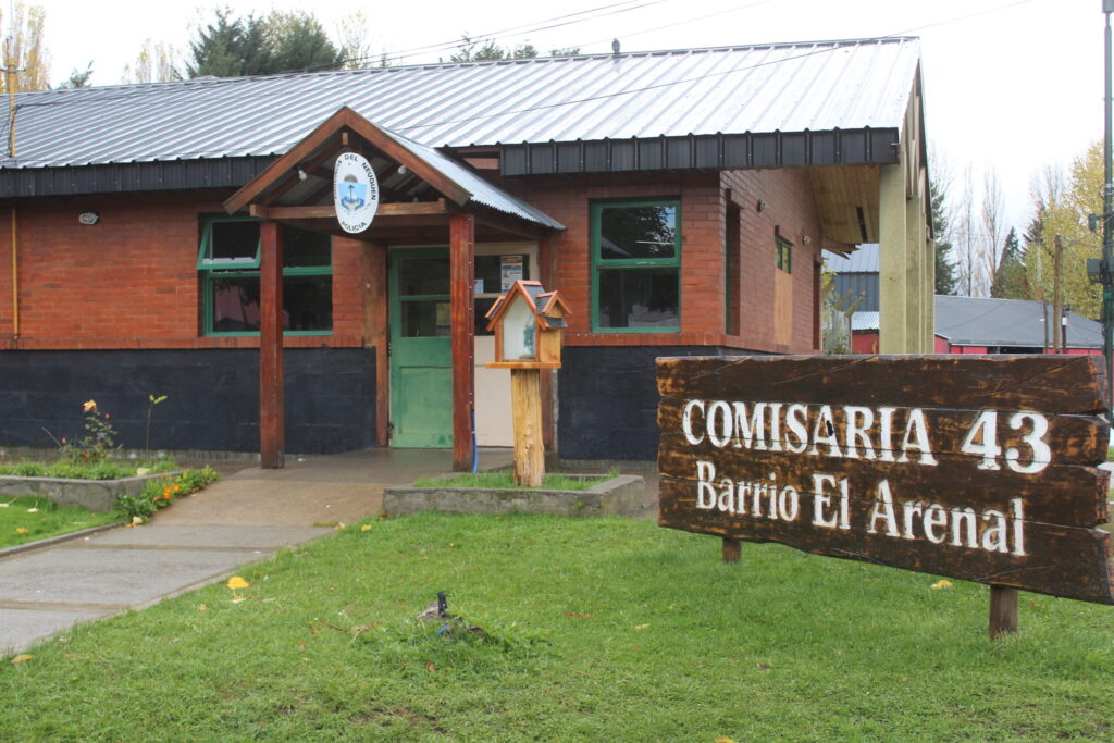 Lo encontraron sin vida en el interior de su auto en un barrio privado