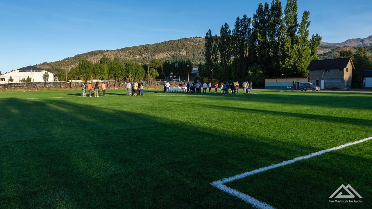 Inauguraron la segunda cancha de césped sintético de la Liga de Veteranos de Fútbol