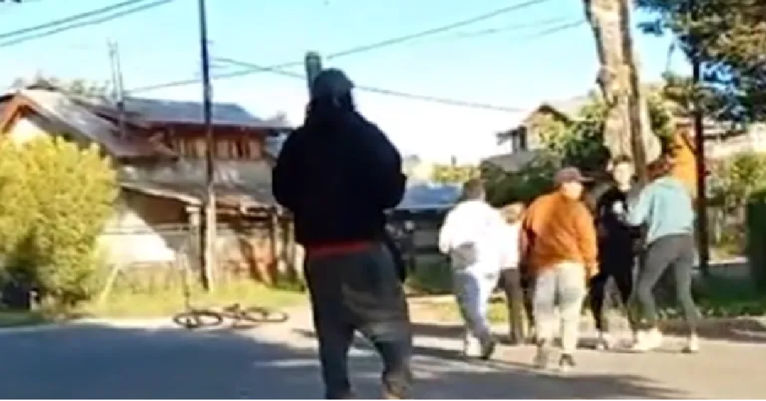 Violenta pelea callejera con disparos de arma de fuego en la Vega Maipú