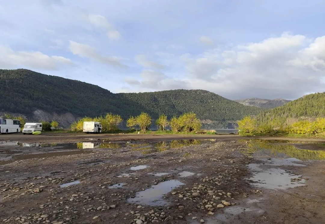 Violentan el ingreso a terreno en la Costanera