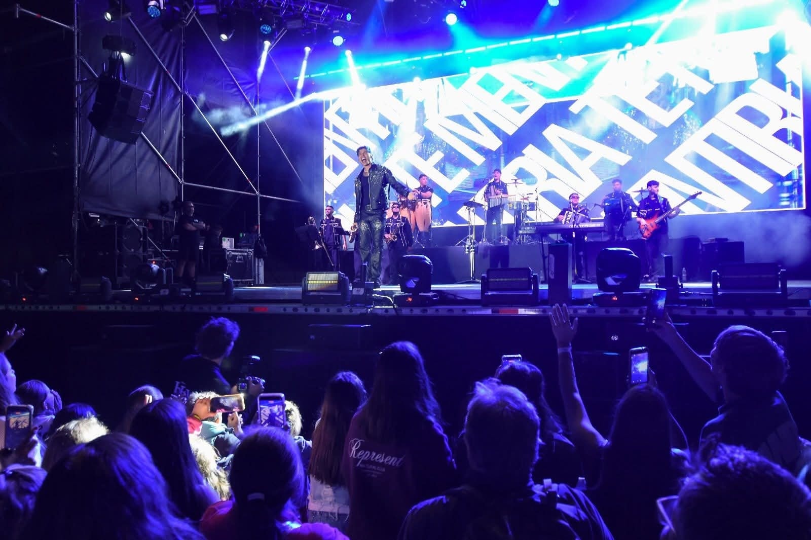 Luck Ra hizo vibrar la Costanera del Lago Lácar ante miles de personas