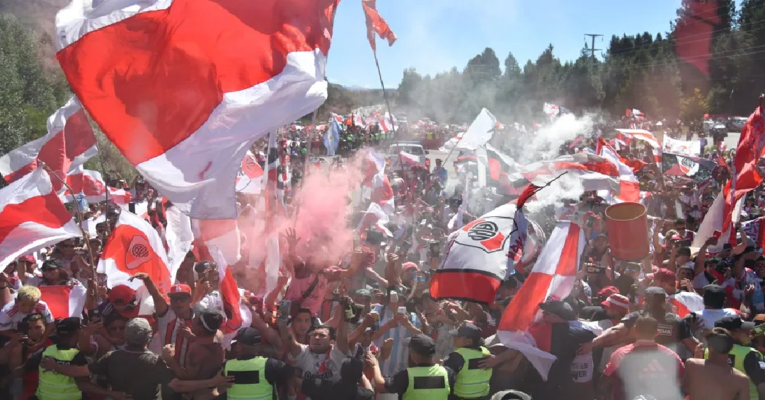 River llega a San Martín de los Andes: banderazo y protocolos de seguridad