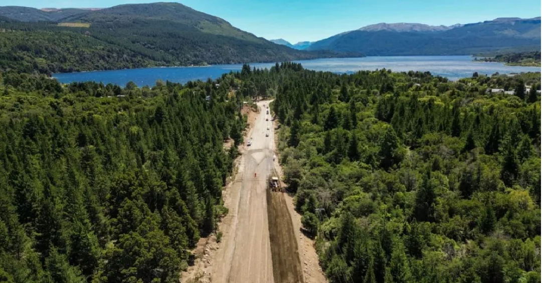El gobernador Figueroa pidió acelerar la pavimentación de la Ruta N°62 a Lago Lolog