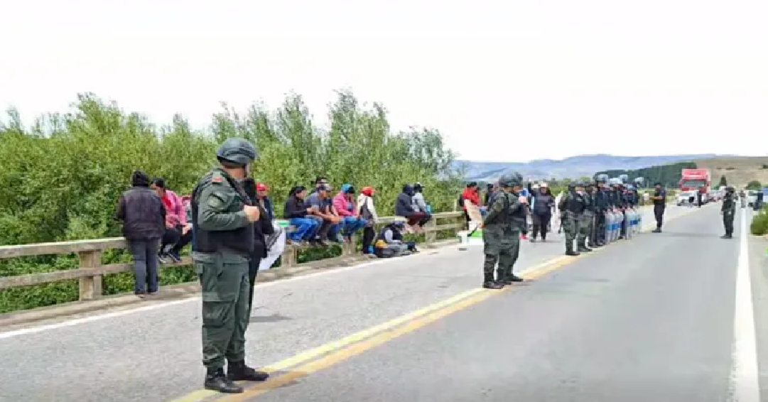 Aplicaron el protocolo antipiquetes y liberaron el transito entre Junin y San Martin de los Andes