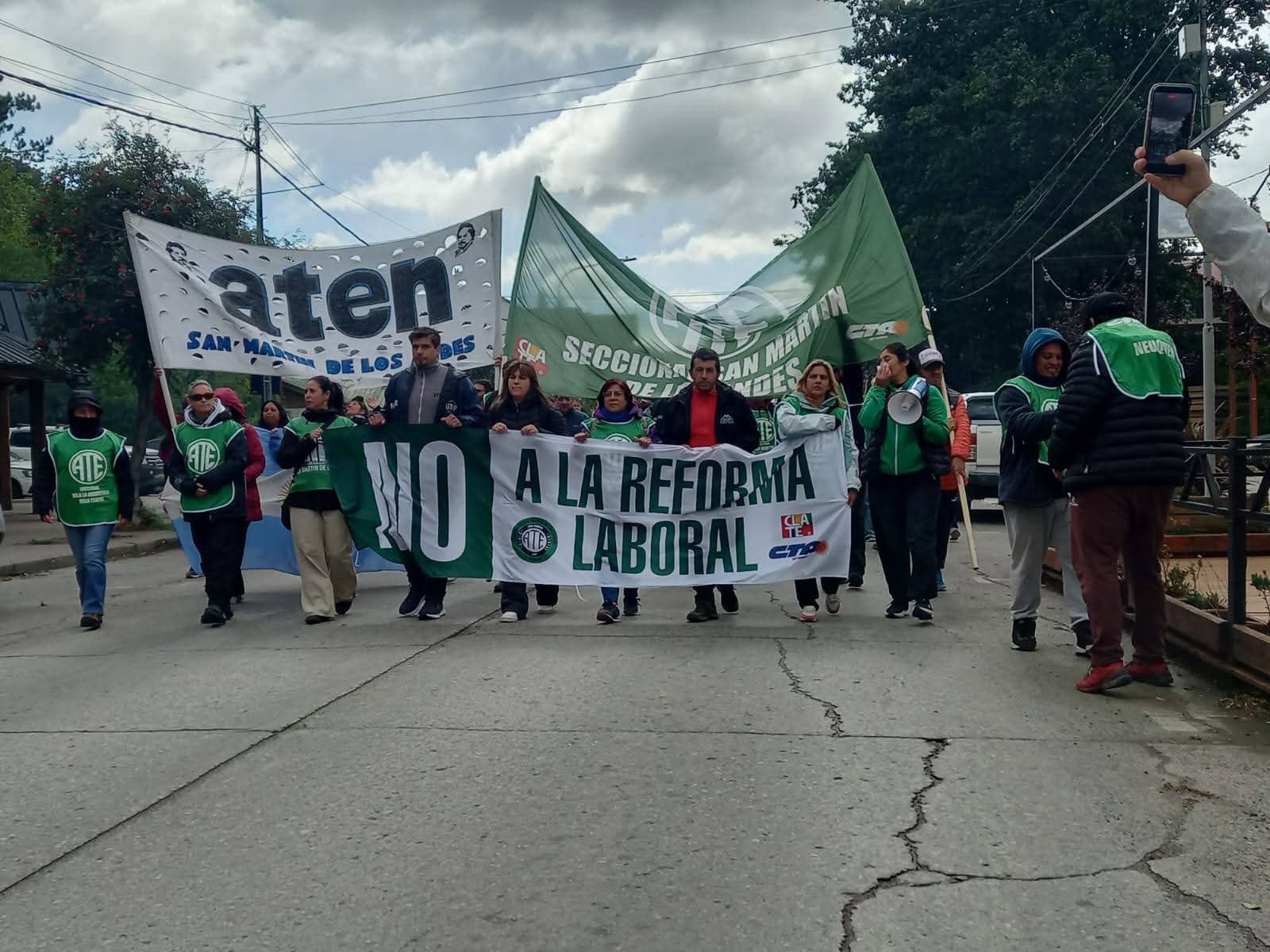 También marcharon en San Martin de los Andes en contra de la reforma laboral