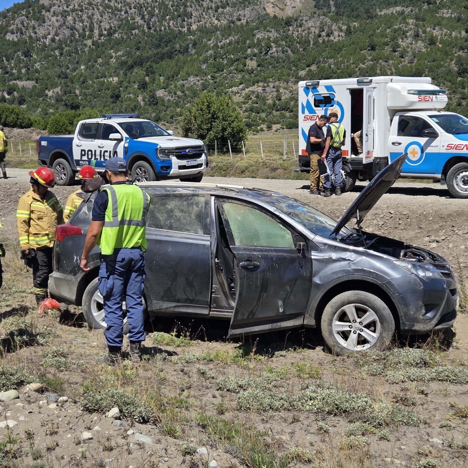 Tres heridos en autovuelco camino a Hua Hum