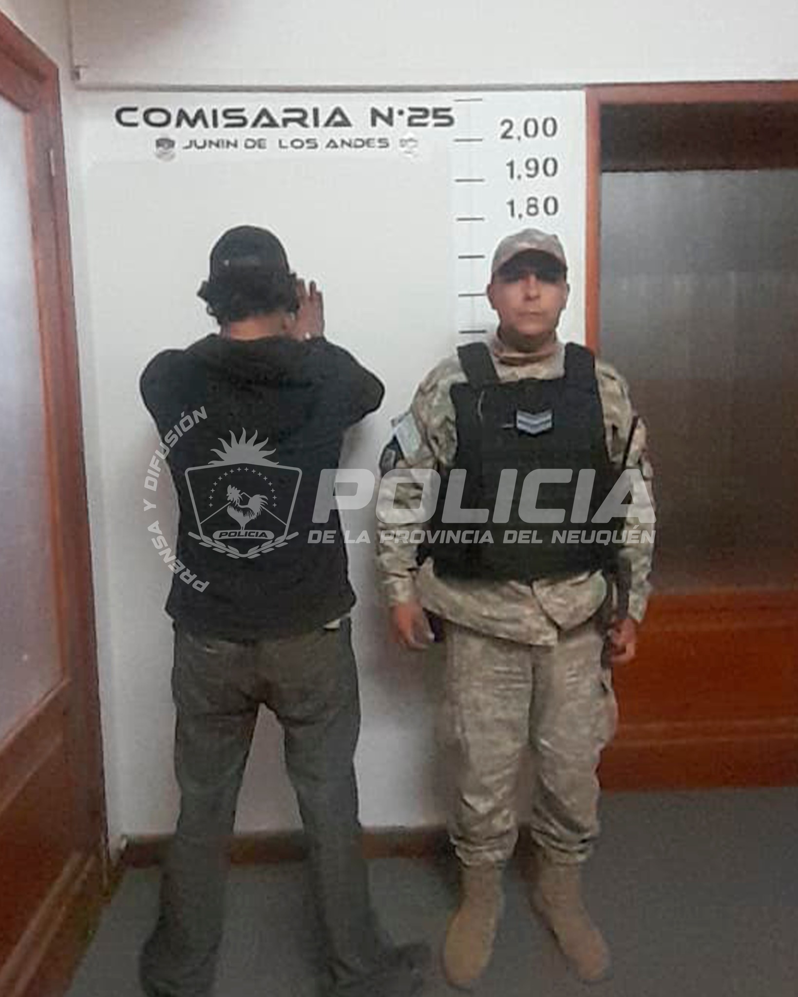 Policía secuestra peces, equipos de pesca y detiene un hombre con pedido de captura