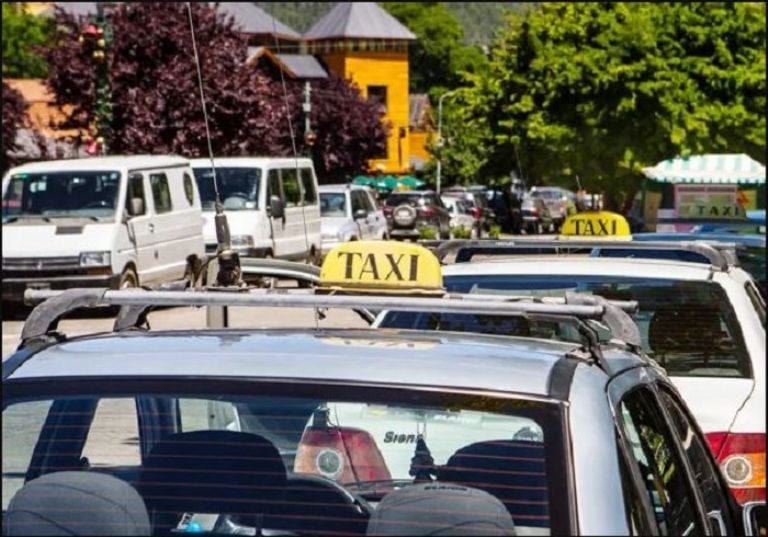 Reclamo de taxistas por competencia “desigual“ de aplicaciones como Uber y similares