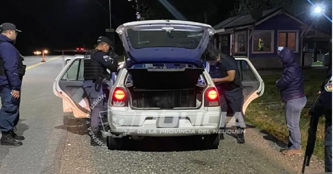 Operativo policial: recuperaron un auto robado y demoraron a dos personas