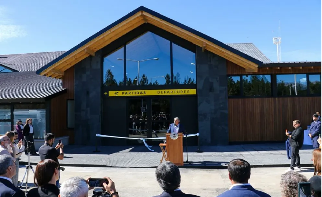 El gobernador Figueroa inauguró el sector de partidas del Aeropuerto “Aviador Carlos Campos”