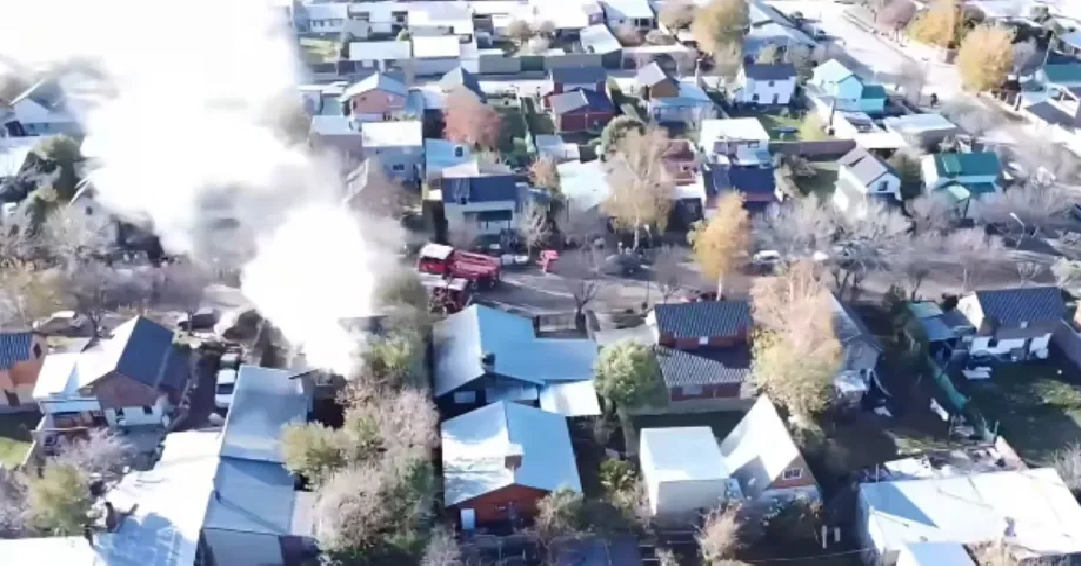 Trágico incendio en Junin de los Andes: un muerto.-