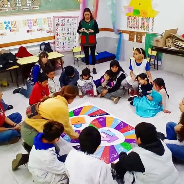 Actividad comunitaria en la Escuela N°337 de la Comunidad Mapuche Cayun en Paraje Piedra de Trompul