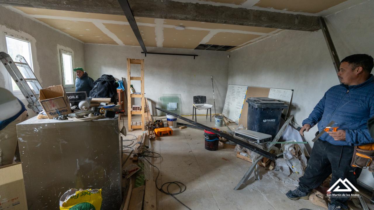 Intendente y Secretario de Planificación recorren las nuevas oficinas de Obras Particulares