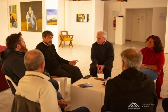 Reunión del intendente y secretario de cultura con representantes de bibliotecas populares