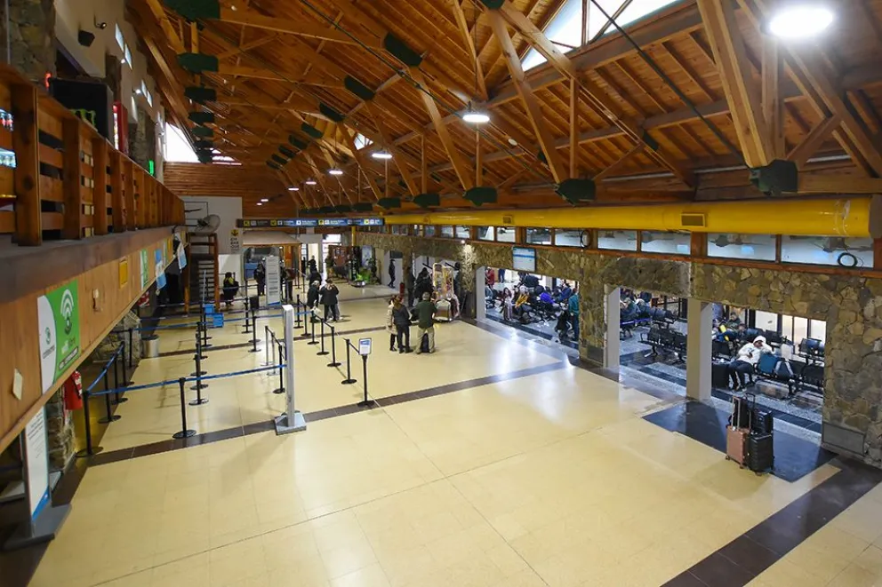Trece ofertas por la confitería en el Aeropuerto Chapelco
