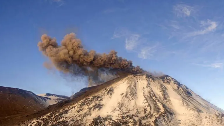 Alerta amarilla en el Volcán Nevados del Chillan, cercano a Neuquen
