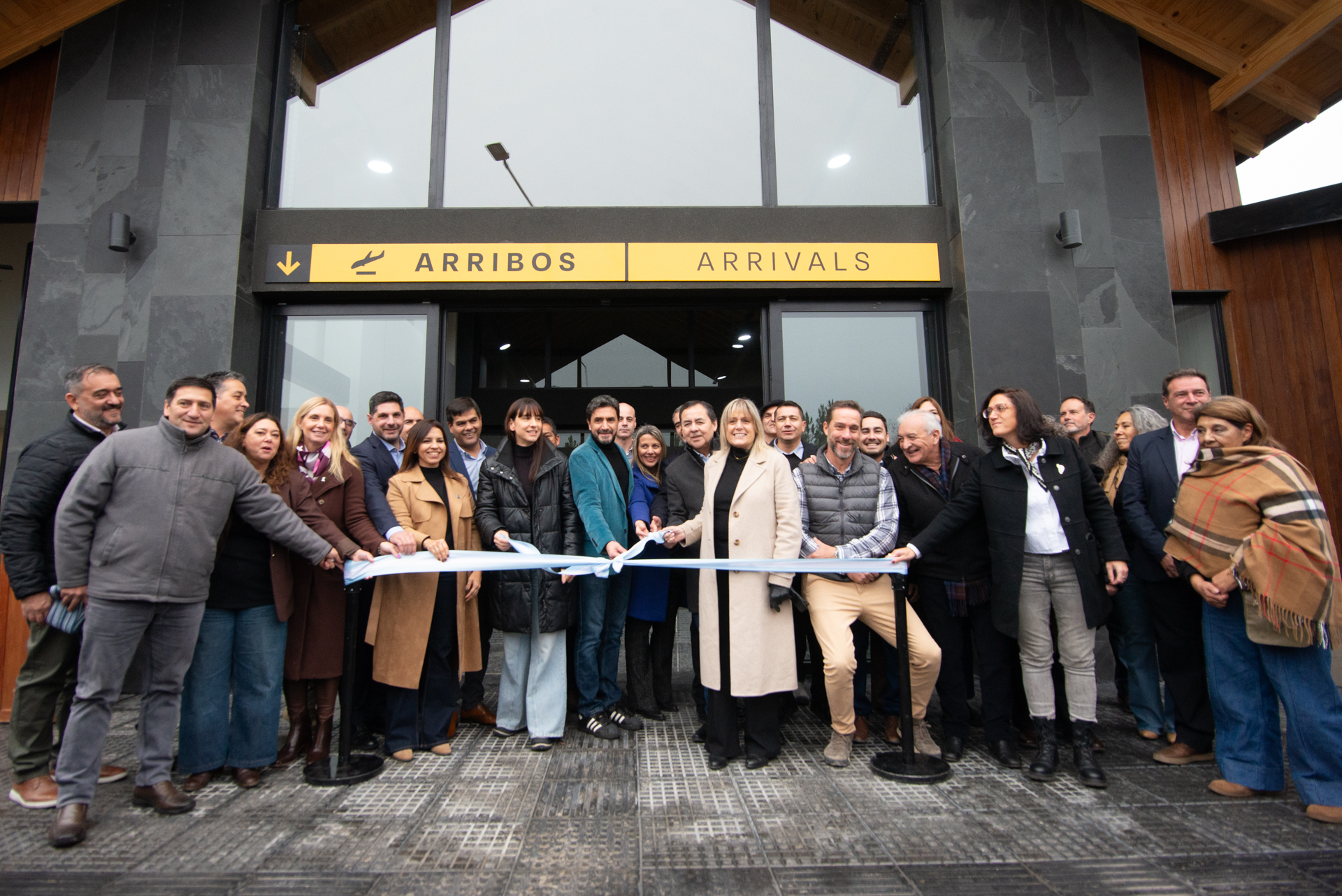 inauguraron ampliación y refacciones en la terminal del Aeropuerto Aviador Carlos Campos