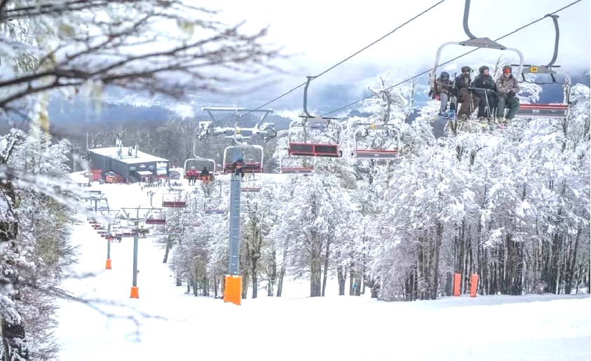 Cerro Chapelco habilita pistas y medios de elevación para esquiadores