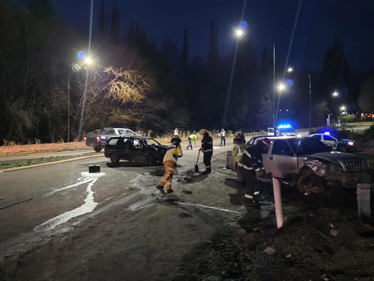 Camioneta se quedó sin frenos, circuló en contramano, chocó y dejó tres heridos