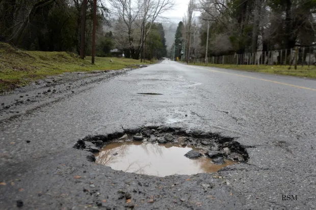Imagen de la noticia "El Defensor del Pueblo reclama al municipio por el estado de calles y caminos" publicada por radiofmdellago.com.ar
