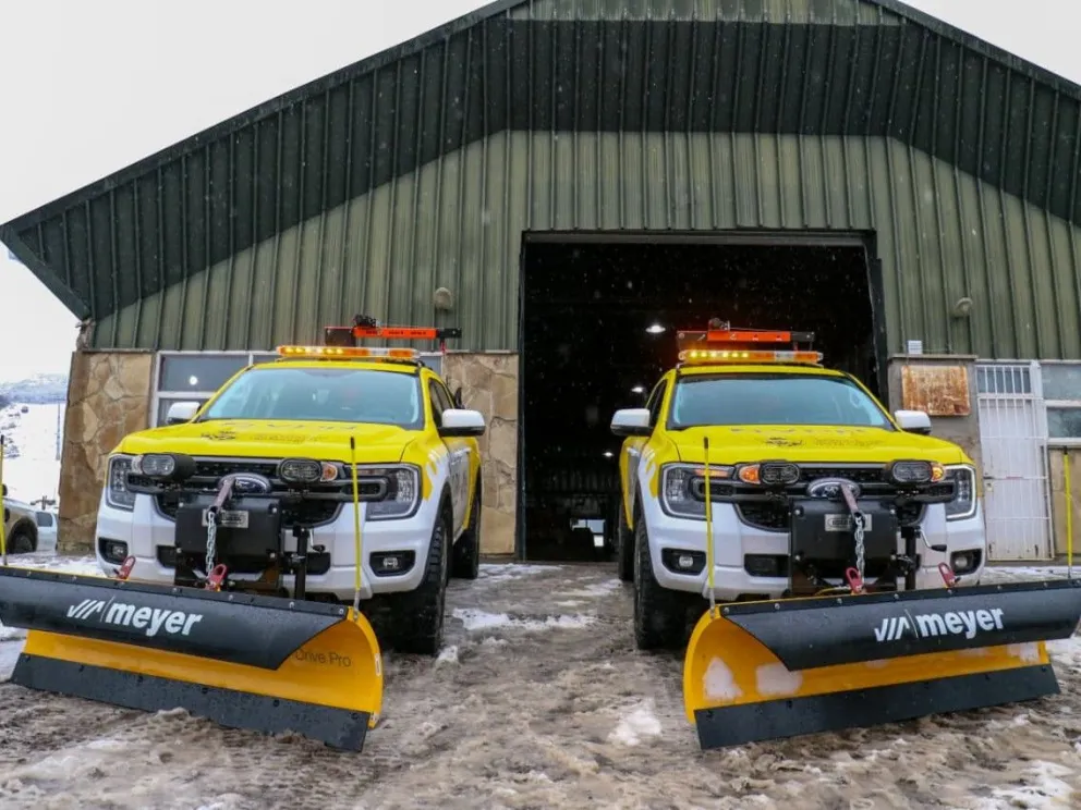 Provincia incorporó nuevas camionetas adaptadas para el uso invernal