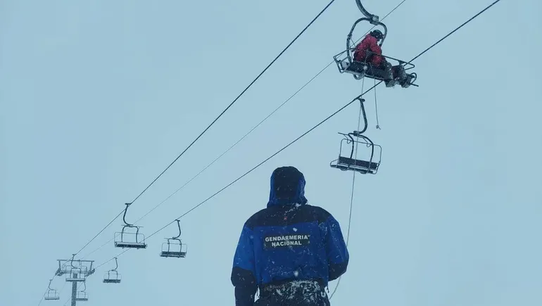 Descarriló una telesilla en Caviahue y rescataron a 19 turistas