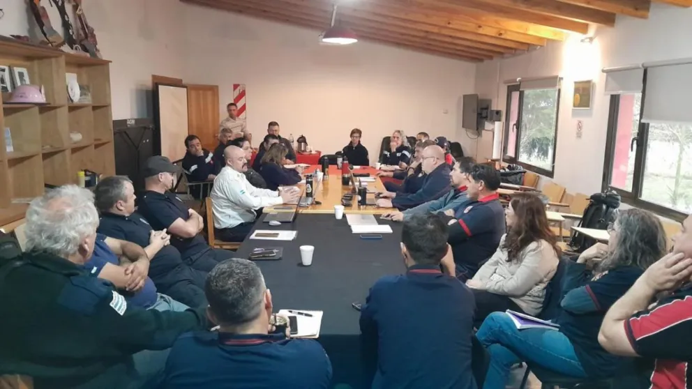 Bomberos de la Regional Sur acordaron fortalecer la capacitación, la operatividad y el trabajo conjunto