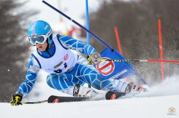 Carreras por la Copa Sudamericana de esqui en Cerro Chapelco.