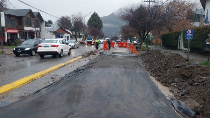 Trabajos de bacheo con hormigón en la Avenida Koessler