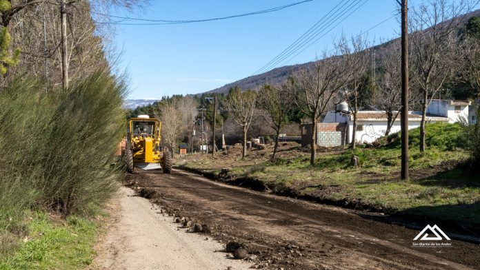 Cuatro motoniveladoras trabajarán en el plan de mejoramiento de calles en los barrios
