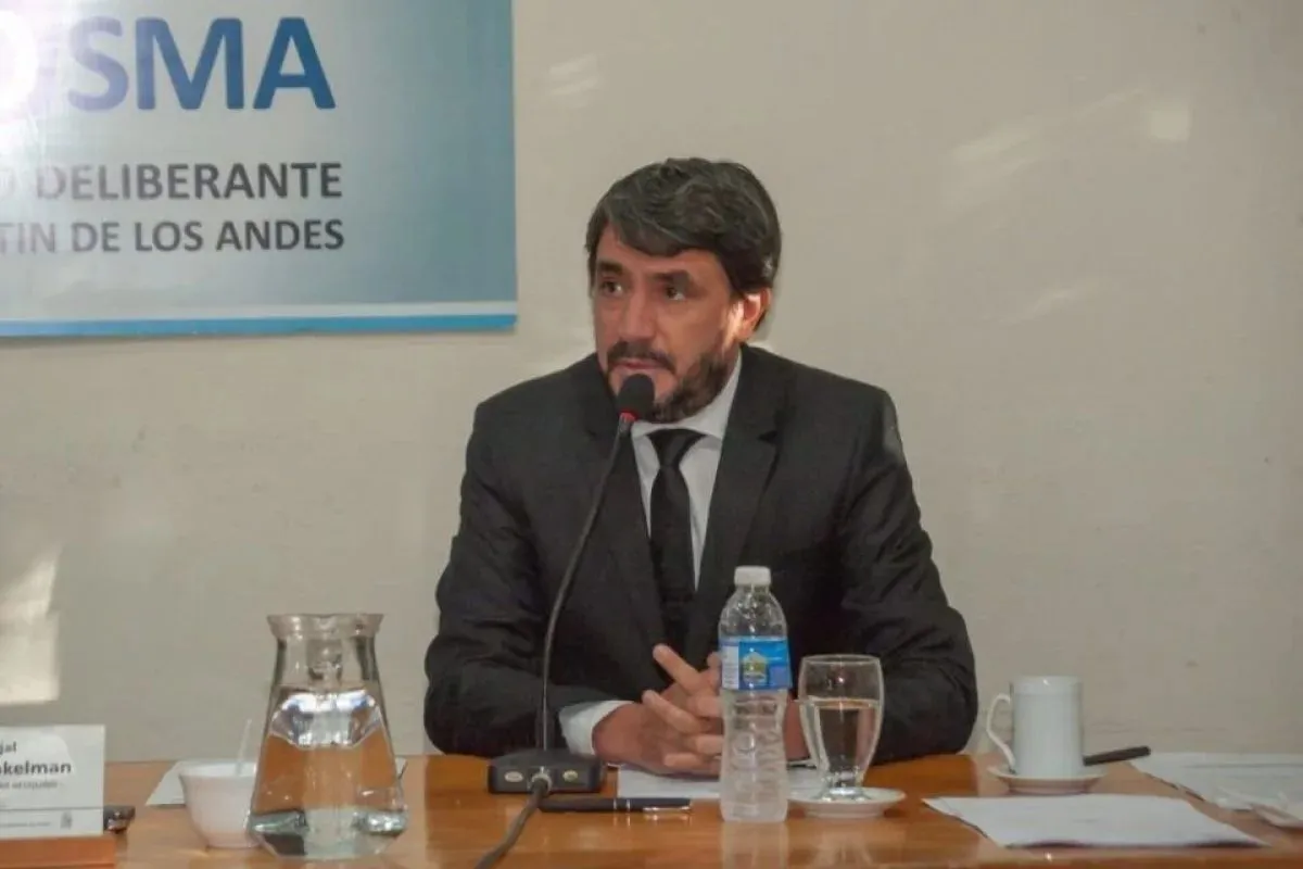 El Intendente Carlos Saloniti realiza su descargo frente al pedido de juicio político en Sesión Especial del Concejo Deliberante