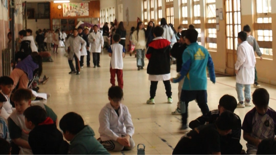 La comunidad educativa de la Escuela N°5 reclama un Salón de Usos Múltiples o gimnasio para actividad física