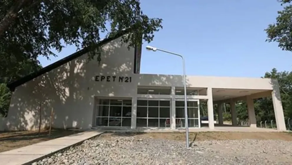 Familias y docentes de la EPET N°21 rechazan el regreso del exdirector sumariado
