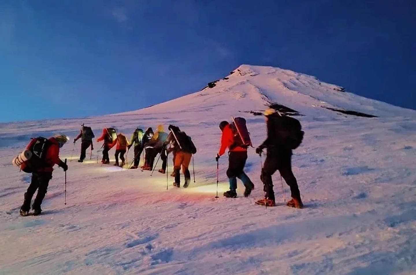 Reclamo por la exigencia de ARVA para subir al Volcán Lanín