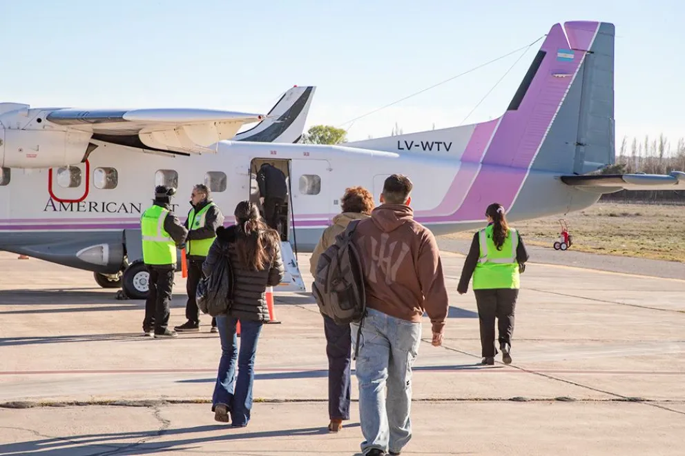 Lanzan un programa de descuentos en vuelos y servicios turísticos para recorrer la provincia