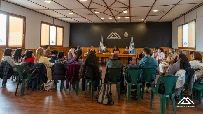 Desarrollo Humano presentó “Redes que Cuidan” en el marco de la mesa de salud