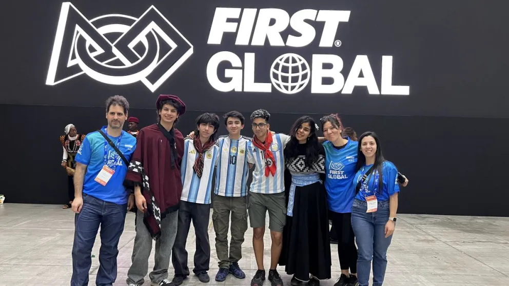 Mundial de Robótica: el equipo de estudiantes neuquinos “Herederos de Turing” dejó la bandera argentina en alto.